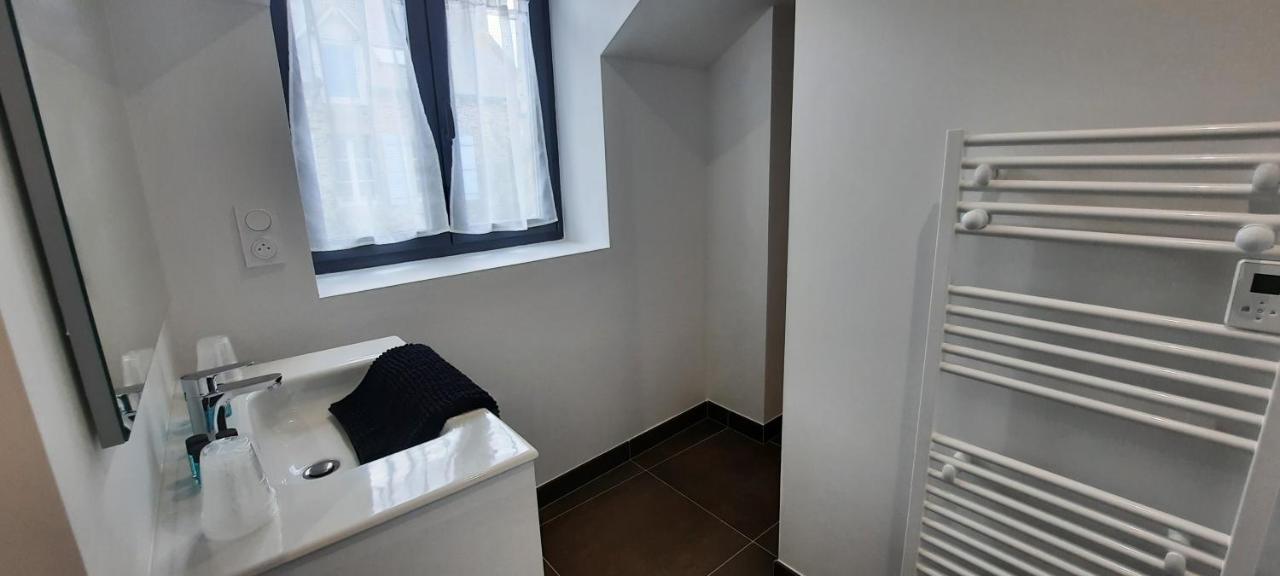Les Appartements De La B Saint-Benoit-des-Ondes Luaran gambar