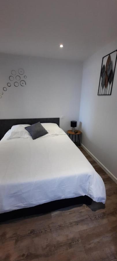 Les Appartements De La B Saint-Benoit-des-Ondes Luaran gambar