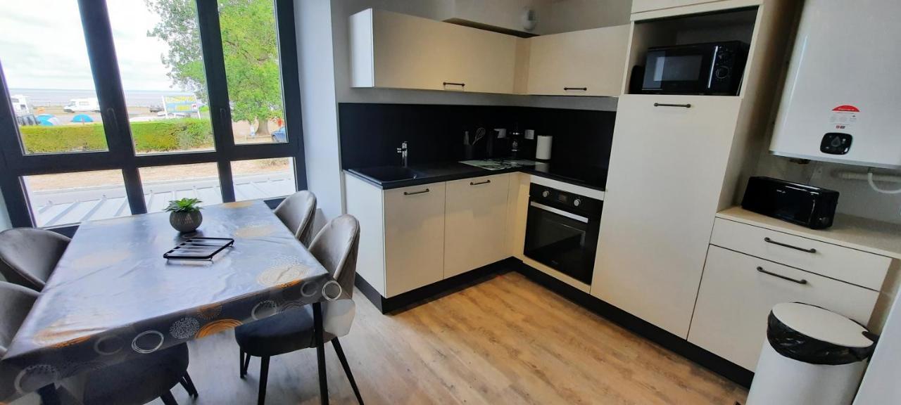 Les Appartements De La B Saint-Benoit-des-Ondes Luaran gambar
