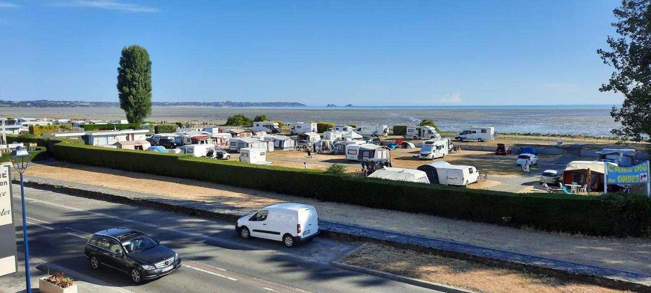 Les Appartements De La B Saint-Benoit-des-Ondes Luaran gambar