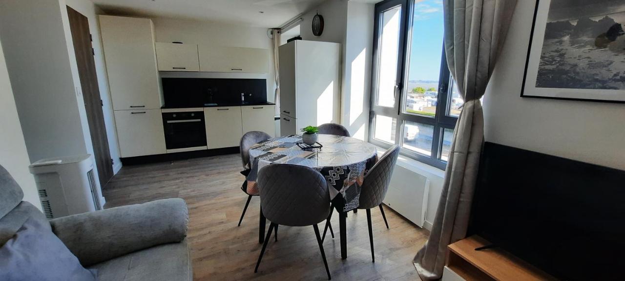 Les Appartements De La B Saint-Benoit-des-Ondes Luaran gambar