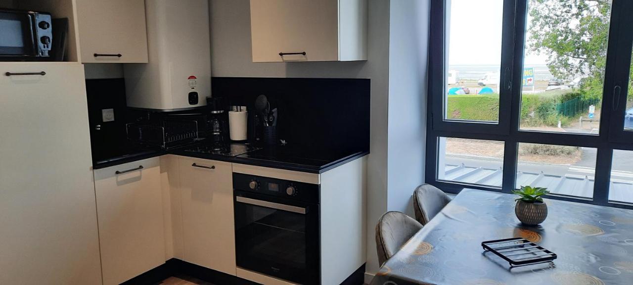 Les Appartements De La B Saint-Benoit-des-Ondes Luaran gambar